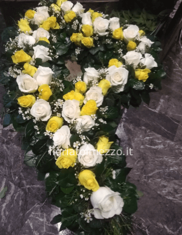 Cuore lunghezza 1.20 m tutto di rose