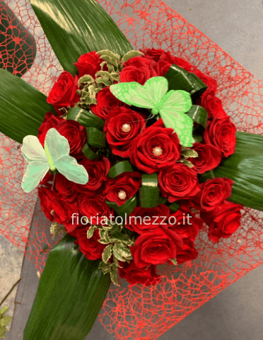 25 rose rosse con verde