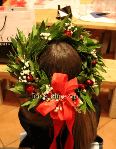 Coroncina con roselline e gipsophila