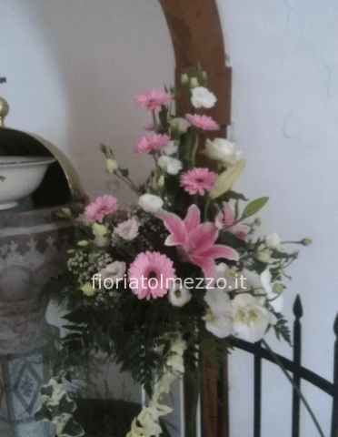 Composizione bianco rosa